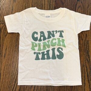 Gildan Kids Tee with Green 'Can't Pinch This' Design size 3T